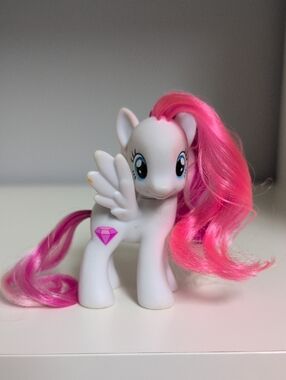 My Little Pony Diamond Rose G4 2010 Brushable Hair Pink And White Pegasus Figure